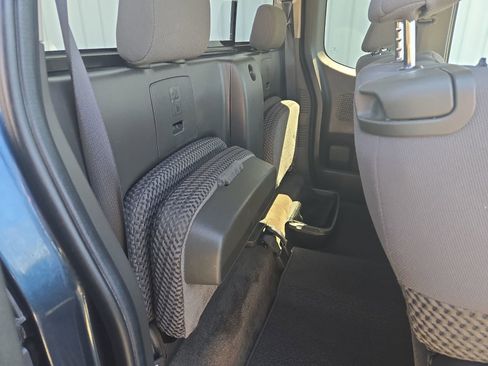 Used 2013 Nissan Frontier SV w/ SV Value Truck Pkg RWD image 11