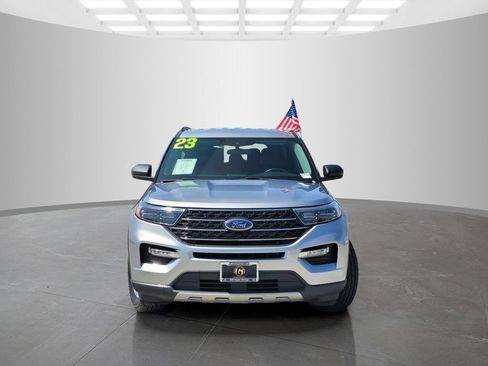 Used 2023 Ford Explorer XLT w/ Equipment Group 202A RWD image 2