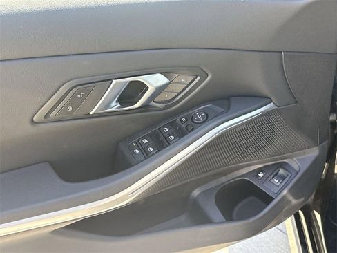 Used 2024 BMW 330e image 21