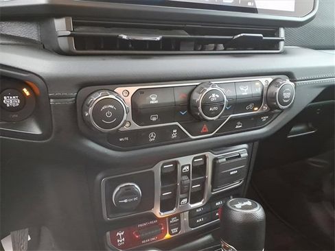 Used 2024 Jeep Wrangler Unlimited Rubicon image 16