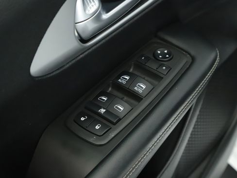 Used 2023 Chrysler Pacifica Touring-L w/ S Appearance Package image 6