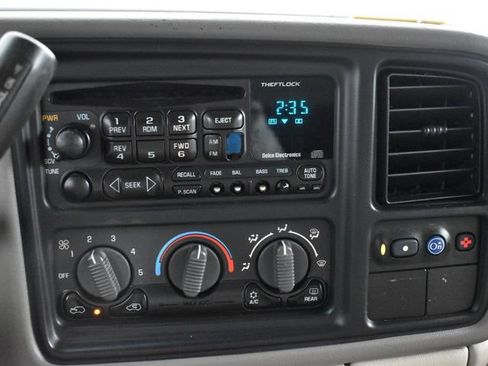 Used 2000 Chevrolet Suburban LT w/ LT Preferred Equipment Group AWD/4WD image 12