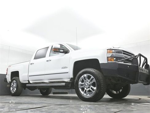 Used 2019 Chevrolet Silverado 2500 High Country w/ Duramax Plus Package image 42