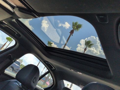 Used 2021 BMW 330i Sedan w/ M Sport Package RWD image 18