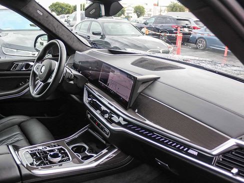 Used 2026 BMW X7 M60i image 16