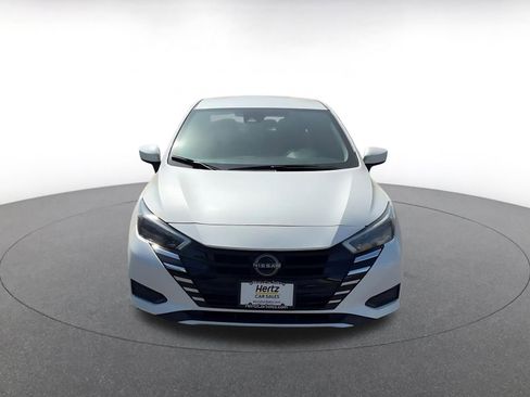 Used 2025 Nissan Versa SV image 4