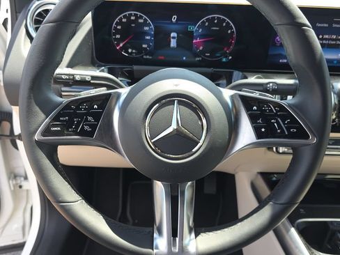 Certified 2025 Mercedes-Benz GLA 250 image 15