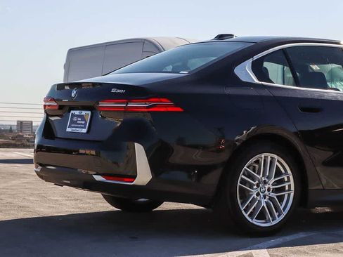Used 2025 BMW 530i RWD image 9