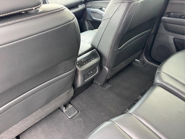 Used 2023 Nissan Pathfinder SL AWD/4WD image 16