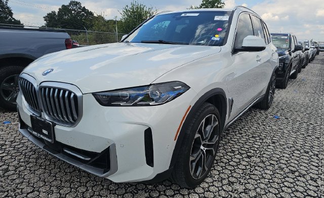 Used 2024 BMW X5 xDrive50e w/ Premium Package AWD/4WD image 2