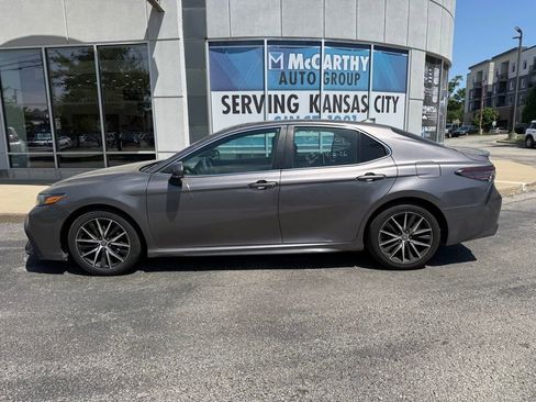 Used 2021 Toyota Camry SE FWD image 2