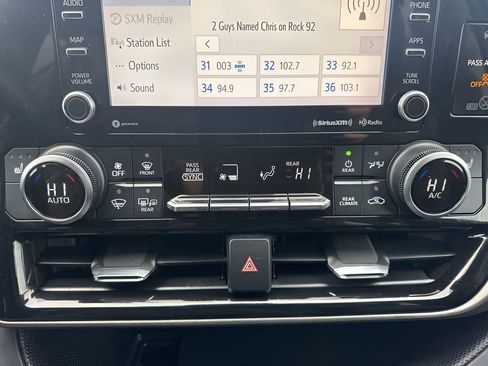 Used 2022 Toyota Highlander XLE image 21