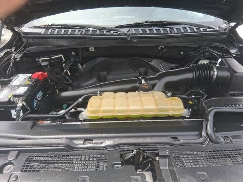 Used 2018 Ford Expedition XLT w/ Equipment Group 202A AWD/4WD image 5