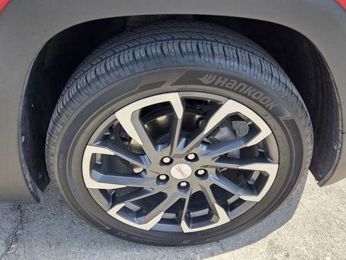 Used 2023 GMC Terrain SLT w/ Tech Package FWD image 7