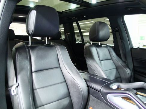 Used 2025 Mercedes-Benz GLS 450 4MATIC image 25