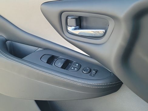 Used 2020 Nissan Murano S w/ Technology Package FWD image 16