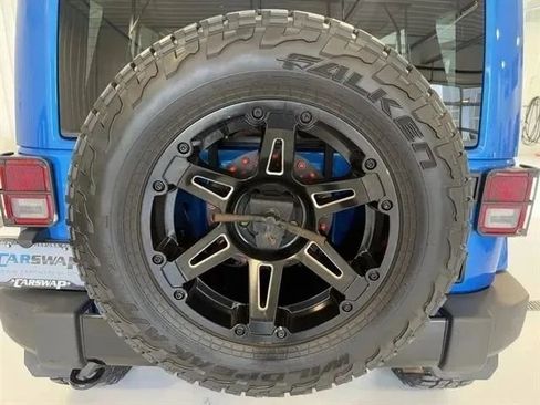 Used 2015 Jeep Wrangler Unlimited Sahara AWD/4WD image 16
