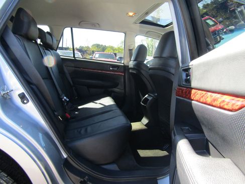 Used 2012 Subaru Outback 2.5i Limited image 10