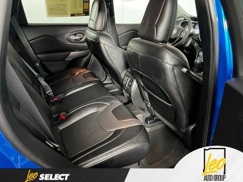 Used 2022 Jeep Cherokee Latitude Lux w/ Sun & Sound Group AWD/4WD image 24