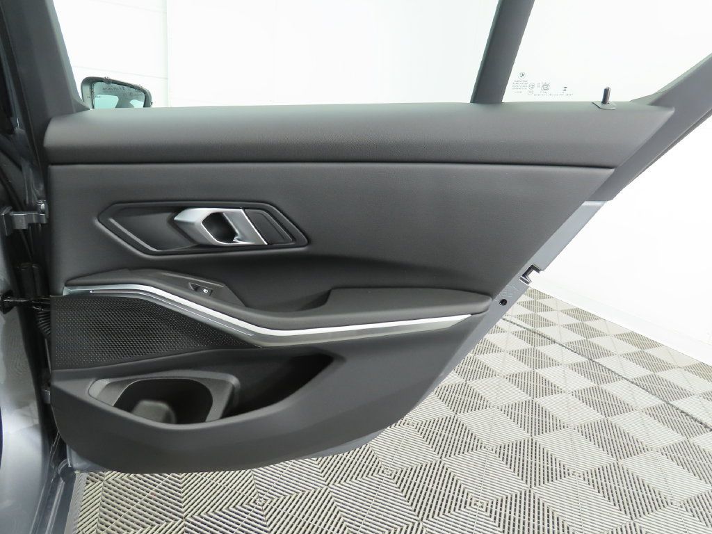Used 2026 BMW 330i Sedan w/ Convenience Package RWD image 27