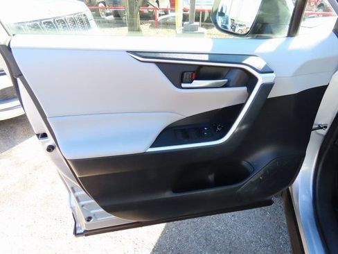 Used 2019 Toyota RAV4 XLE image 22