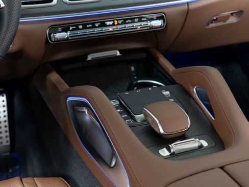 New 2026 Mercedes-Benz GLS 580 4MATIC image 19