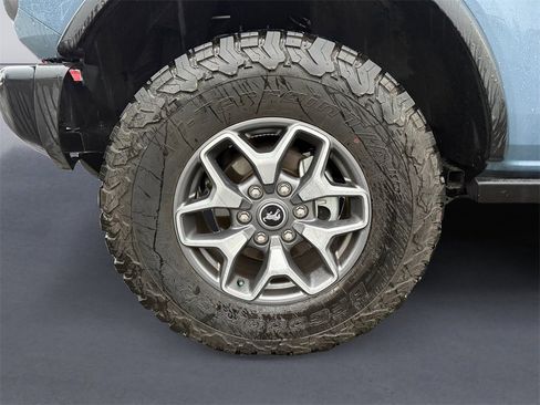 Used 2025 Ford Bronco Badlands image 9