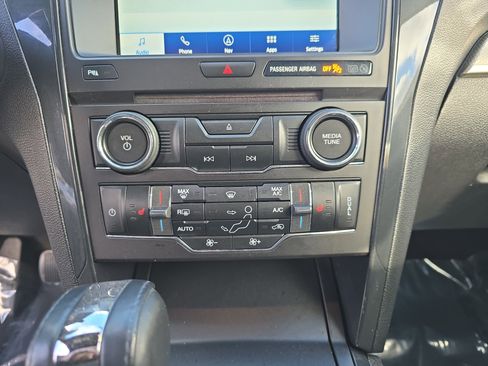 Used 2018 Ford Explorer XLT w/ Equipment Group 202A image 23