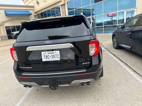 Used 2023 Ford Explorer Platinum w/ Technology Package AWD/4WD image 6