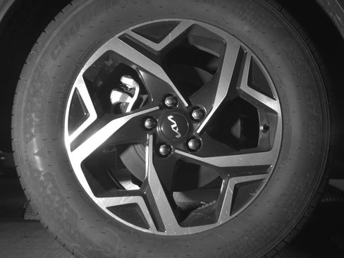 Used 2025 Kia Sportage LX FWD image 15