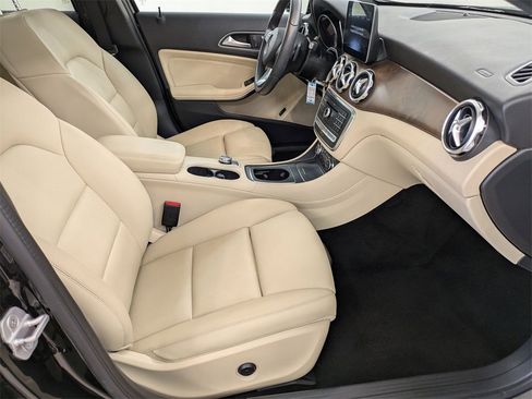 Used 2018 Mercedes-Benz GLA 250 4MATIC image 33