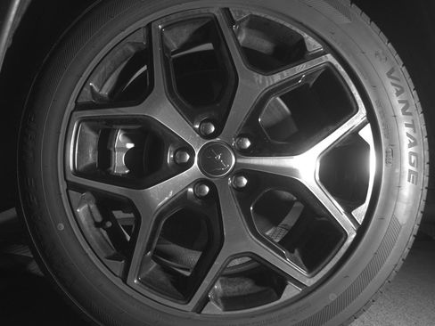 Used 2025 Jeep Compass Limited image 11