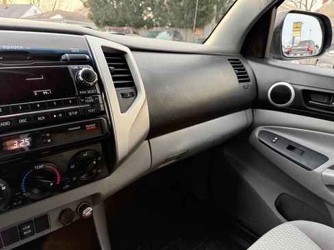 Used 2012 Toyota Tacoma 4x4 Double Cab w/ SR5 Pkg image 18