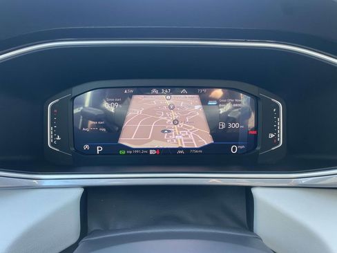 Used 2025 Volkswagen Taos SEL image 18