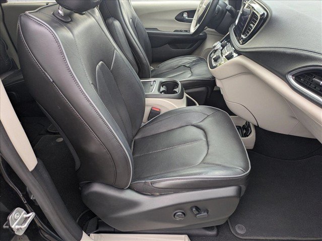 Used 2020 Chrysler Pacifica Limited FWD image 23