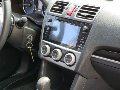 Used 2017 Subaru Crosstrek 2.0i Limited image 16