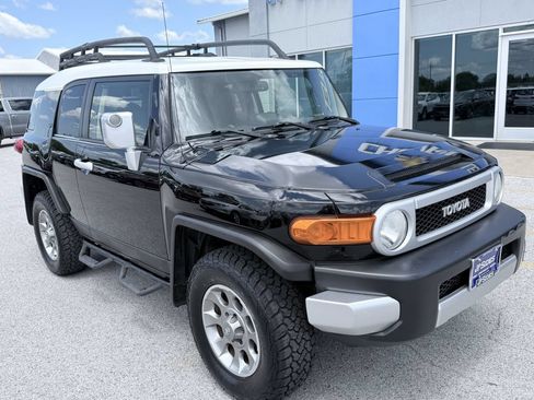 Used 2013 Toyota FJ Cruiser 4WD w/ Convenience Pkg image 3
