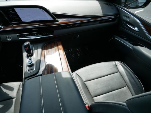 Used 2022 Cadillac Escalade ESV Premium Luxury AWD/4WD image 9