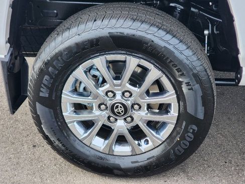 Used 2025 Toyota Tacoma Limited image 12