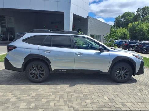 Certified 2025 Subaru Outback Onyx Edition image 8