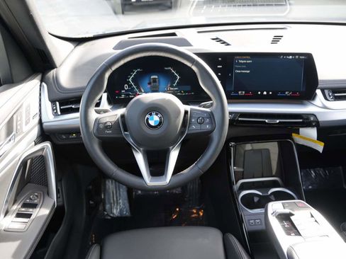 Used 2024 BMW X1 xDrive28i w/ Premium Package image 9