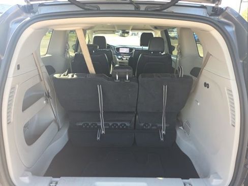 Used 2022 Chrysler Pacifica Touring-L FWD image 27