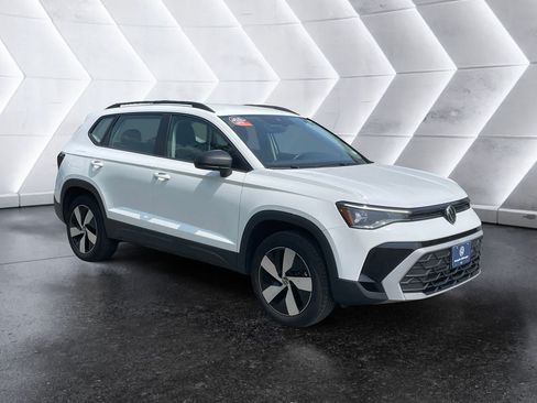 Used 2025 Volkswagen Taos S AWD/4WD image 9