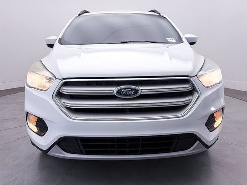 Used 2018 Ford Escape SE w/ SE Sync 3 Package FWD image 2