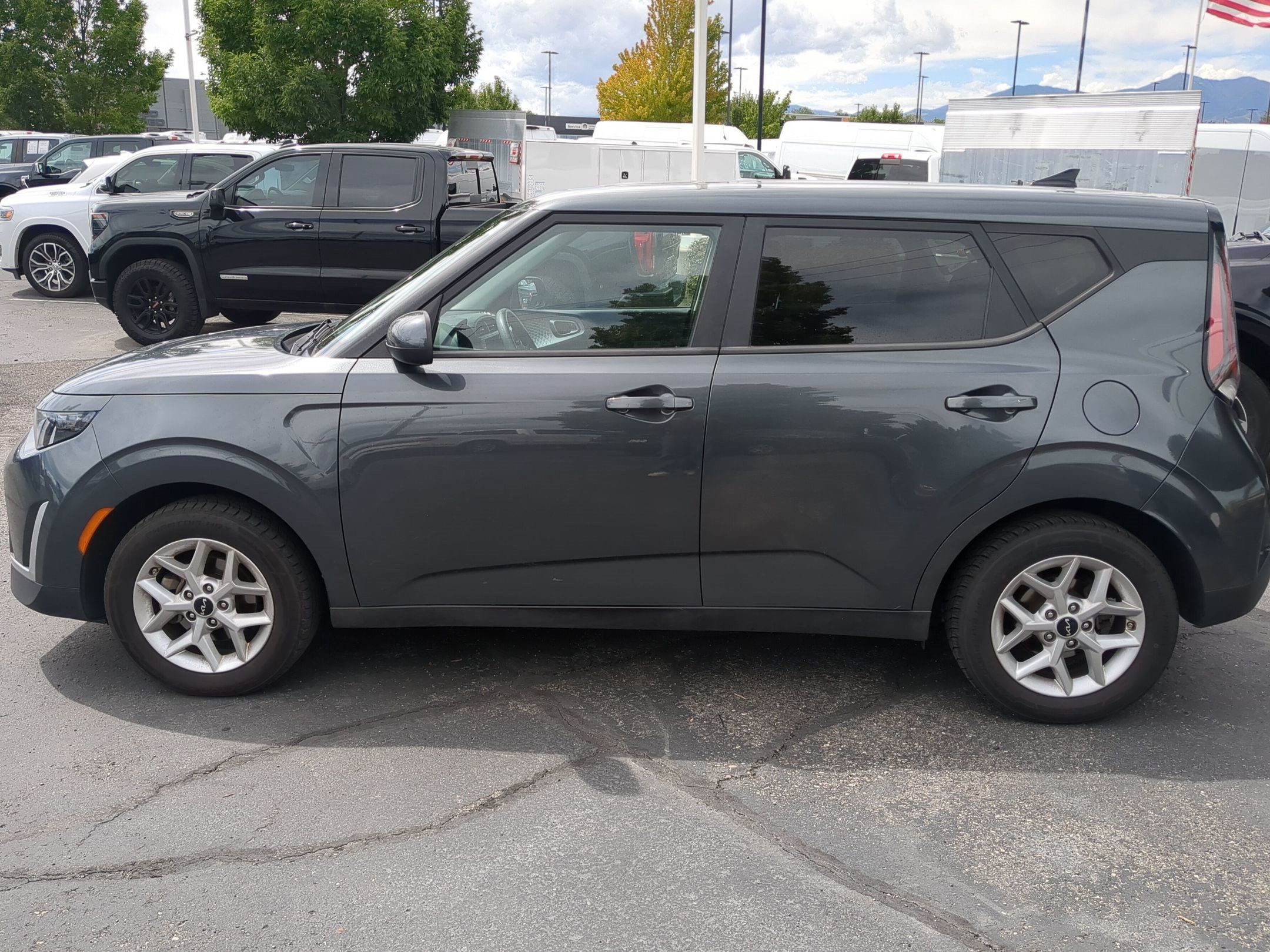 Used 2023 Kia Soul LX w/ Option Group 015 FWD image 9