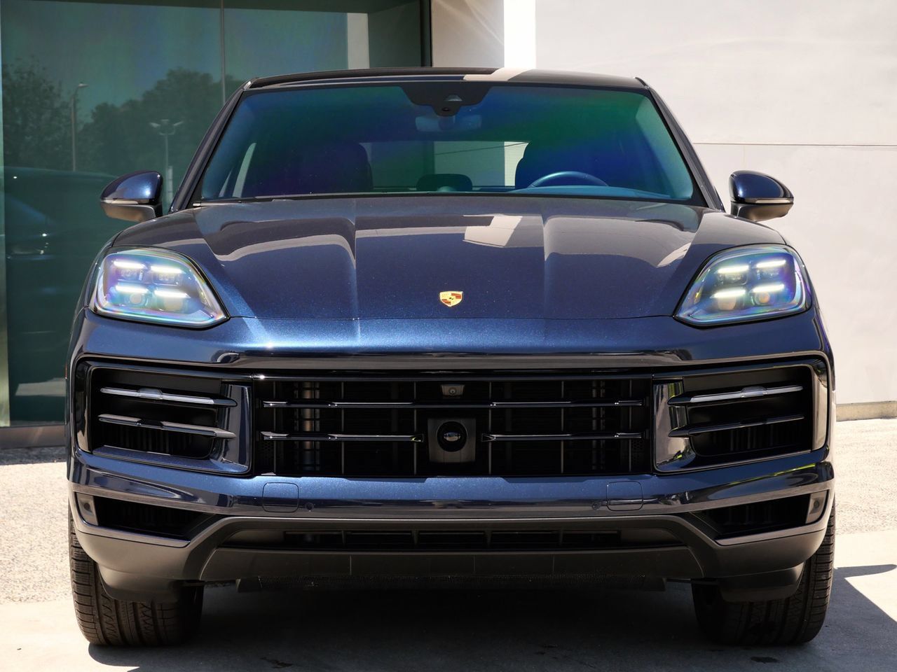 Used 2024 Porsche Cayenne Coupe AWD/4WD image 2