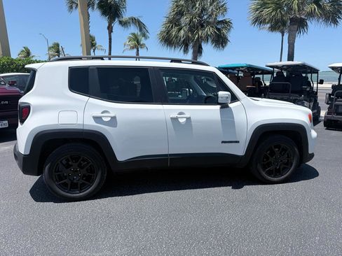 Used 2020 Jeep Renegade Altitude FWD image 6