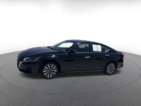 Used 2025 Nissan Altima 2.5 SV FWD image 7