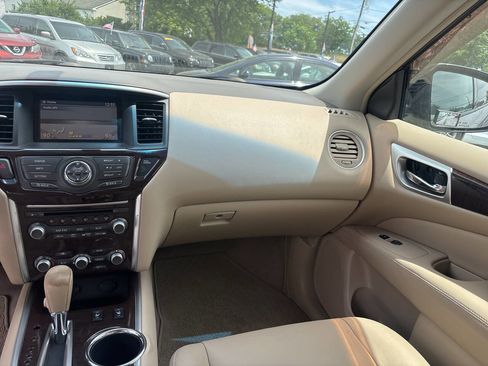 Used 2013 Nissan Pathfinder SL FWD image 25
