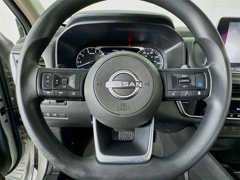 Used 2024 Nissan Rogue SV image 41